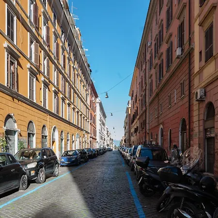 Half Palace, Relaxing In San Lorenzo Roma